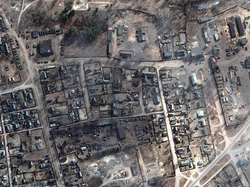 نشرًا للدروع ومعدات الدعم في ناروليا، بيلاروسيا (AFP)