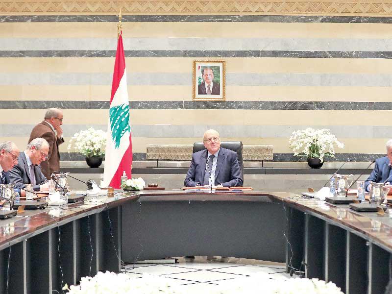 ميقاتي مترئساً اجتماع الحكومة أمس (دالاتي ونهرا)