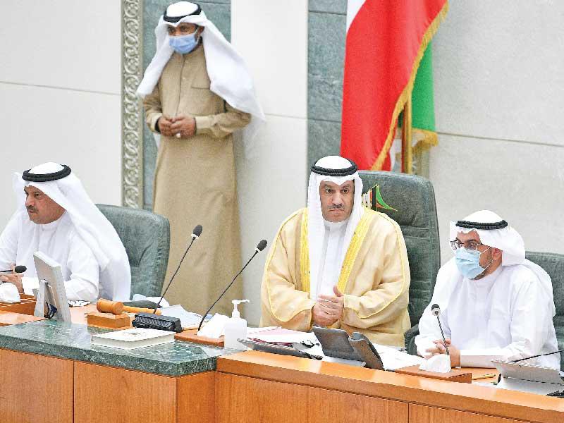 نائب رئيس مجلس الأمة أحمد الشحومي مترئساً جلسة سابقة