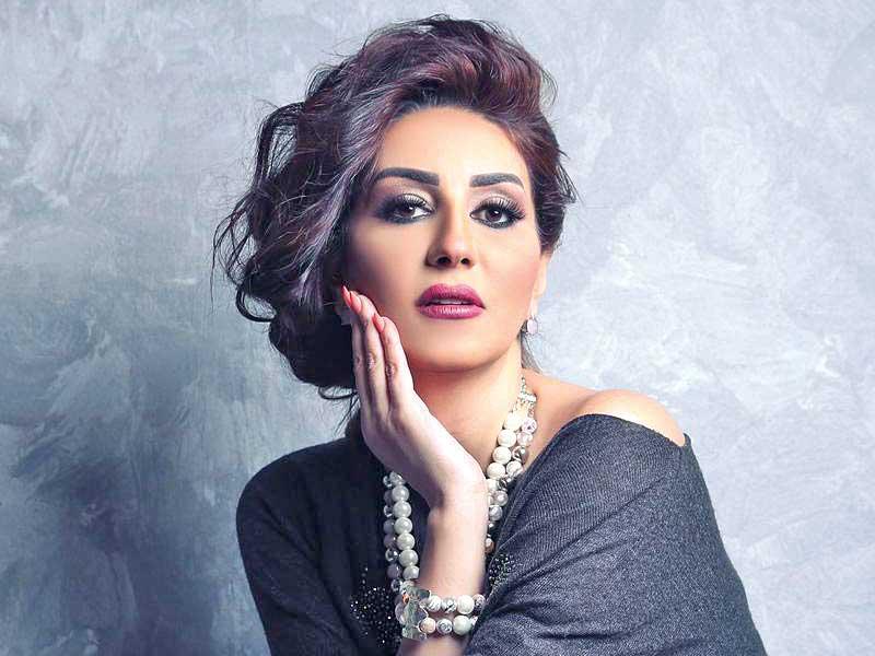 الفنانة وفاء عامر