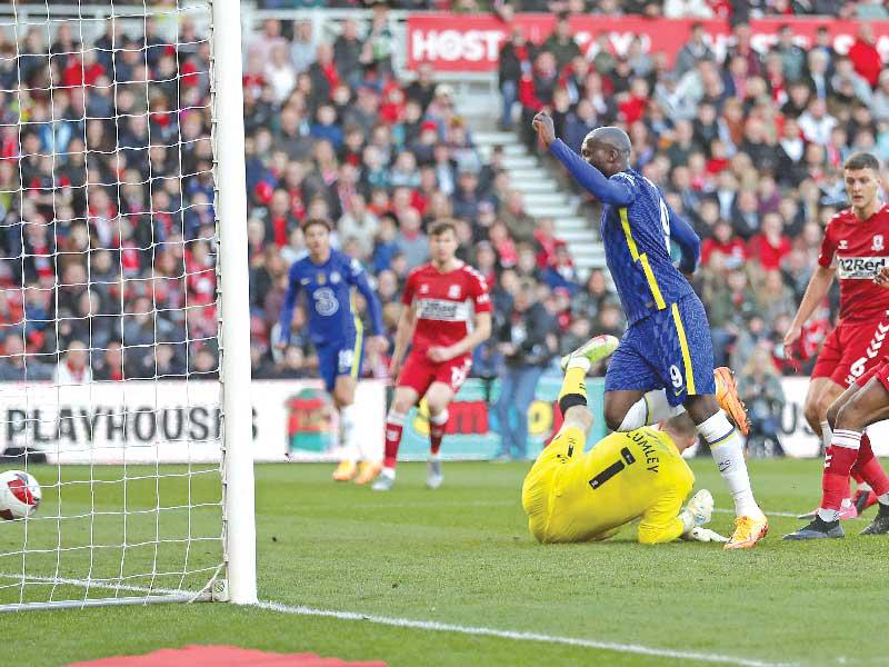 لوكاكو نجم تشلسي يسجل الهدف الأول