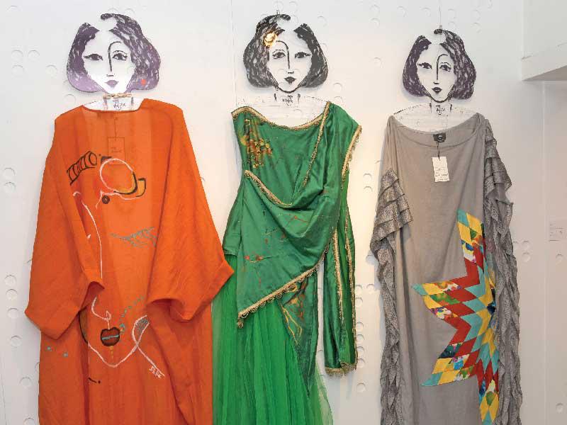 من الأعمال المعروضة  