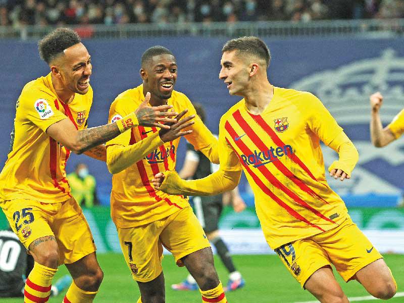 فرحة لاعبي برشلونة بالهدف الثالث