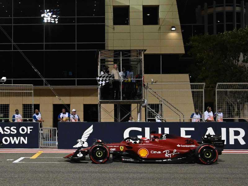 لوكير سائق فيراري لحظة وصوله إلى خط النهاية