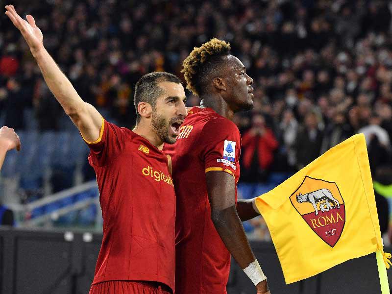 أبراهام ومخيتاريان يحتفلان بالهدف الثاني