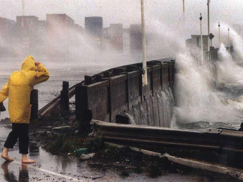 عواصف شديدة تضرب نيوزيلندا وتتسبب في فيضانات بأوكلاند