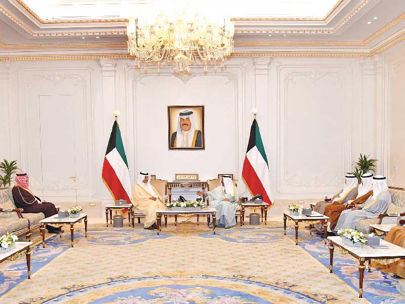 ولي العهد مستقبلاً وزير الطاقة السعودي أمس