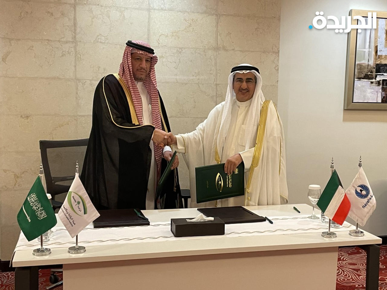 عبدالعزيز الإبراهيم ومازن الكهموس عقب توقيع المذكرة