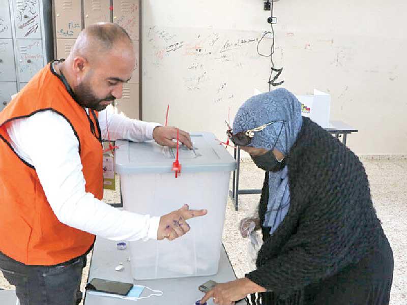 جانب من عملية  الاقتراع