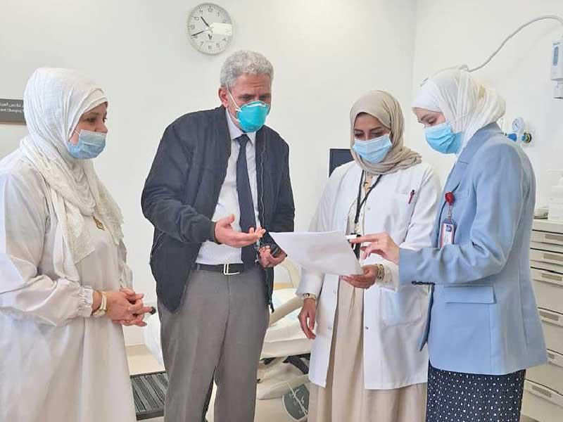 الفضلي وبارون وتوفيق خلال تدشين العيادة