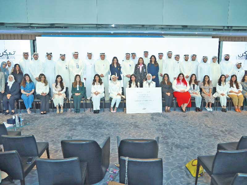 قيادات «الوطني» في لقطة جماعية خلال الحفل الختامي للبرنامج