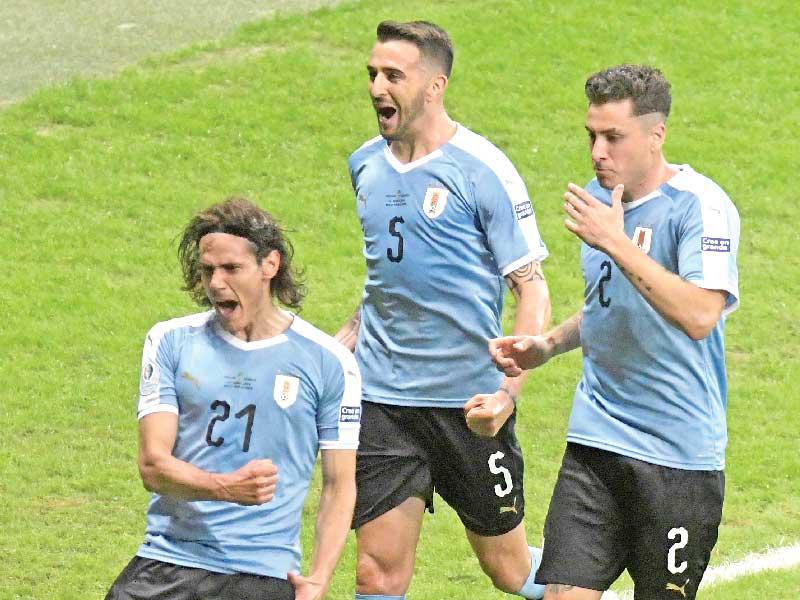 لاعبو منتخب أوروغواي خلال مباراة سابقة