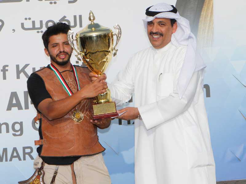 العتيبي يتوج الحربي بكأس البطولة