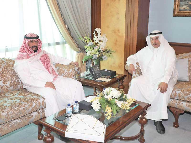 رئيس ديوان المحاسبة فيصل الشايع  مستقبلاً وزير الدفاع أمس