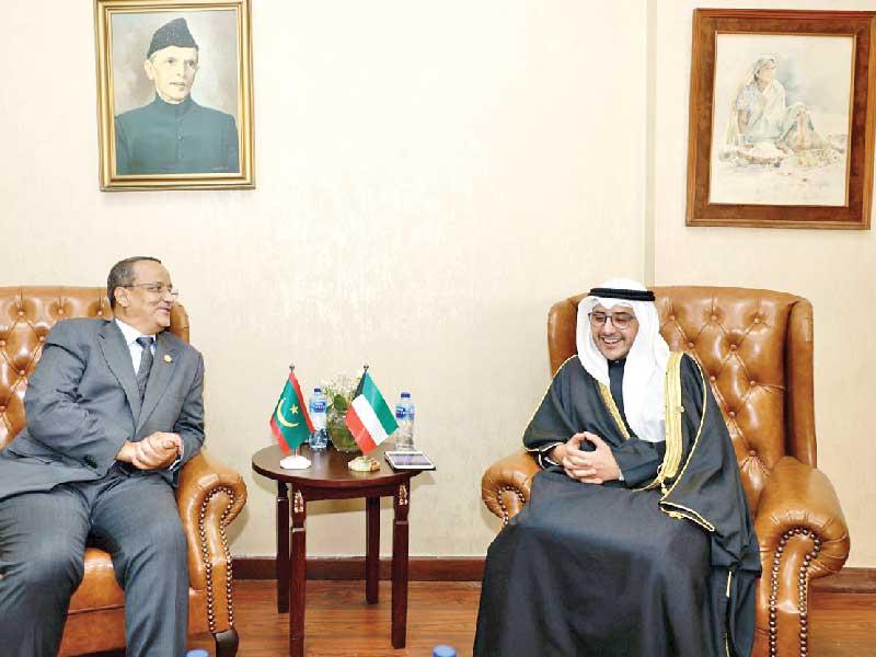 وزير الخارجية الشيخ الدكتور أحمد الناصر مع نظيره الموريتاني 