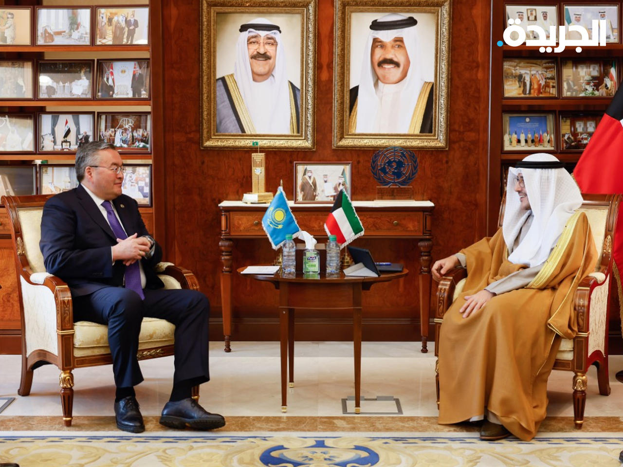 وزير الخارجية أحمد الناصر خلال المباحثات مع وزير خارجية كازاخستان مختار تيلوبردي