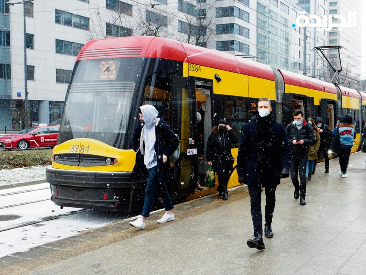 بولندا تلغي إلزامية ارتداء الكمامات في وسائل النقل العامة