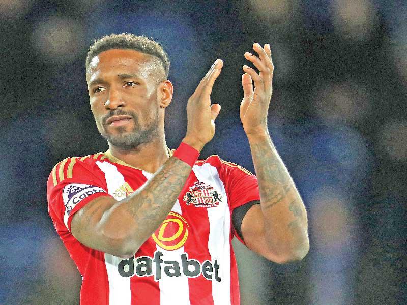 مهاجم توتنهام ومنتخب إنكلترا السابق جيرماين ديفو