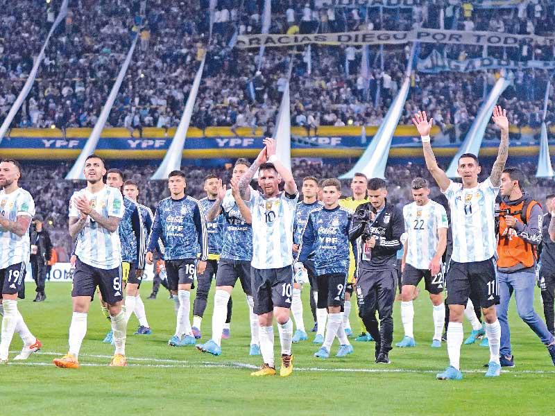 فرحة لاعبي المنتخب الأرجنتيني بعد الفوز