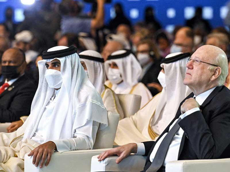 أمير قطر وميقاتي في الدوحة امس (أ ف ب)