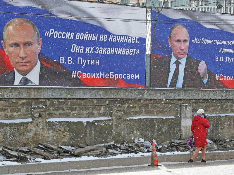 صور بوتين تكسو شوارع المناطق الخاضعة للسيطرة الروسية بمقاطعة خيرسون