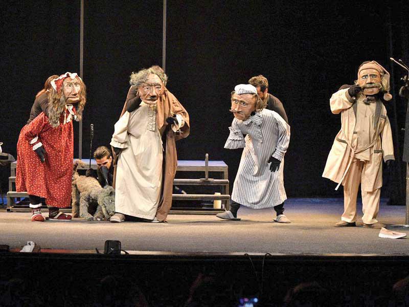 من مسرحية «الطابور السادس» 