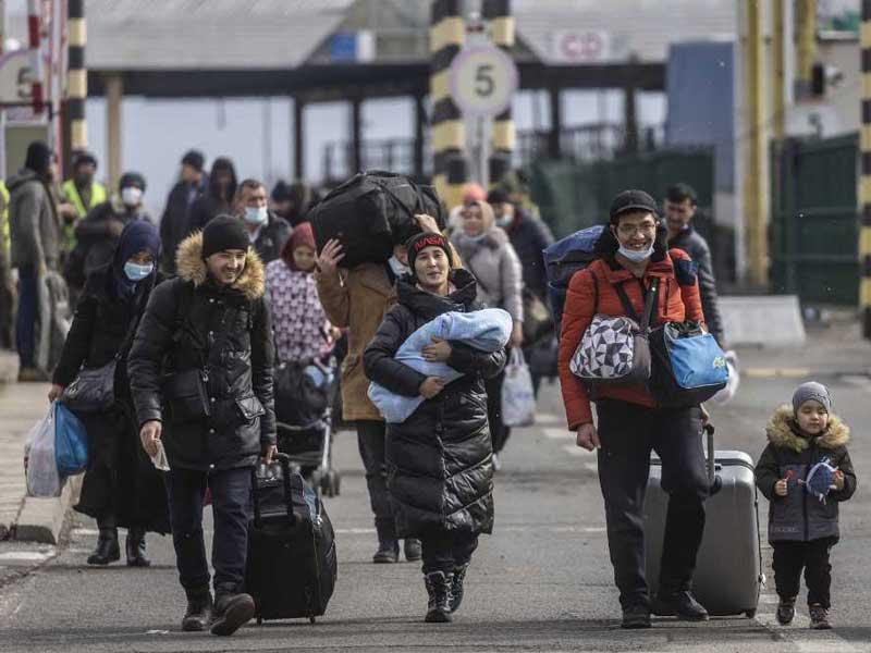 جانب من نزوح الشعب الاوكراني 