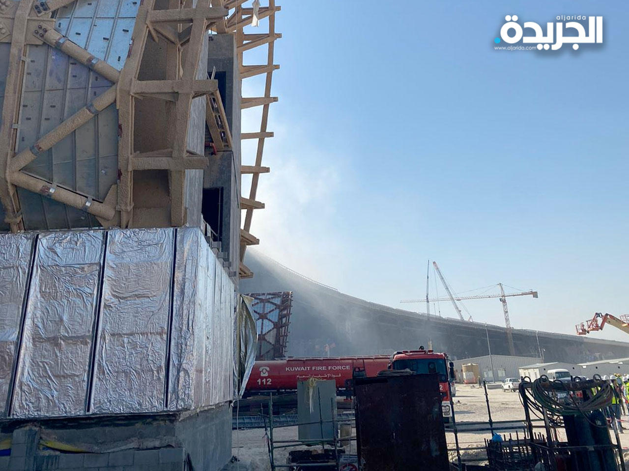 جانب من عملية إخماد الحريق