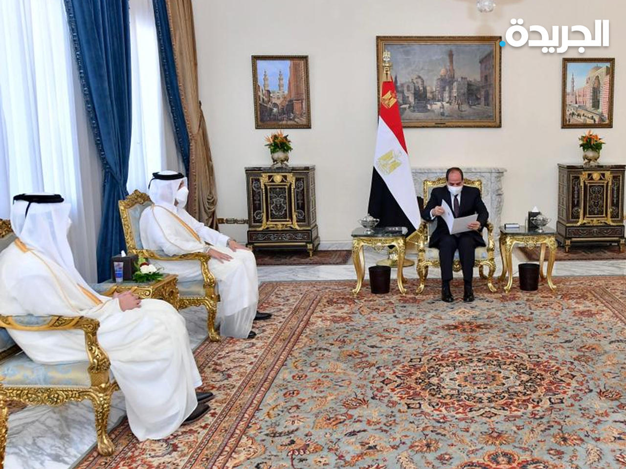 السيسي مستقبلاً وزير الخارجية القطري - من الأرشيف