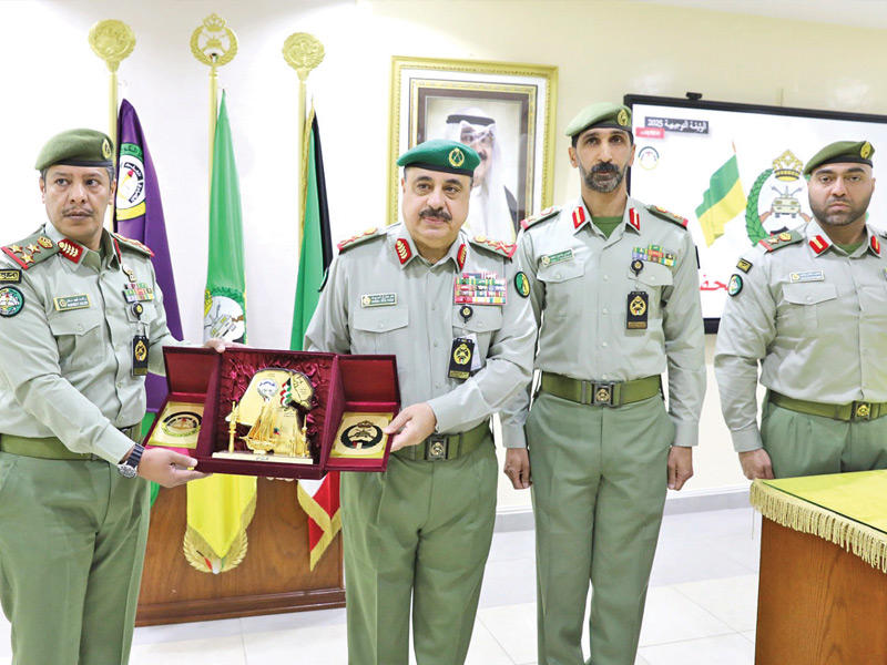 خلال تكريم الخريجين