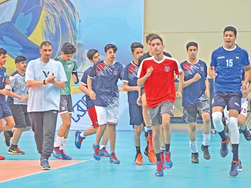 جاسم الطراروة يوجه اللاعبين في تدريب سابق