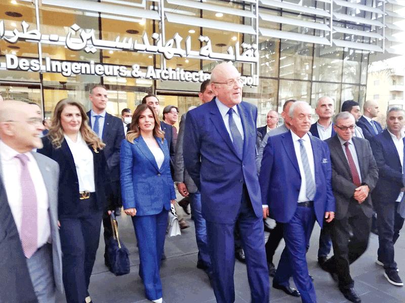 ميقاتي بعد مؤتمره الصحافي في نقابة المهندسين بطرابلس أمس الأول (دالاتي ونهرا)