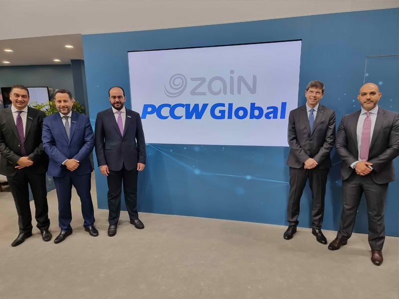 سلطان الدغيثر وكميل هلالي مع مسؤولي بي سي سي دبليو غلوبالn