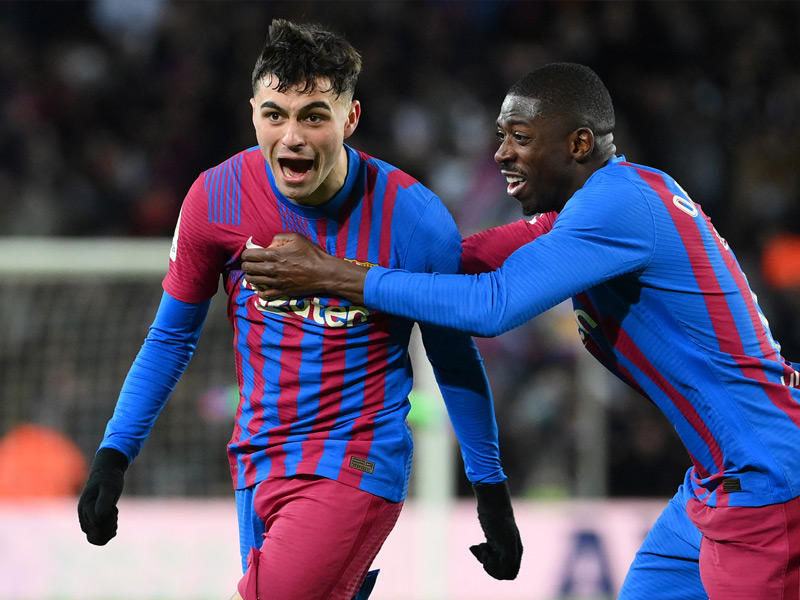 بيدري يحتفل بهدفه