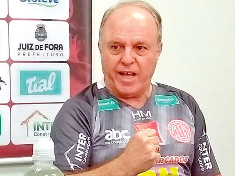 مدرب منتخبنا الأولمبي لكرة القدم البرازيلي، باولو كامبوس