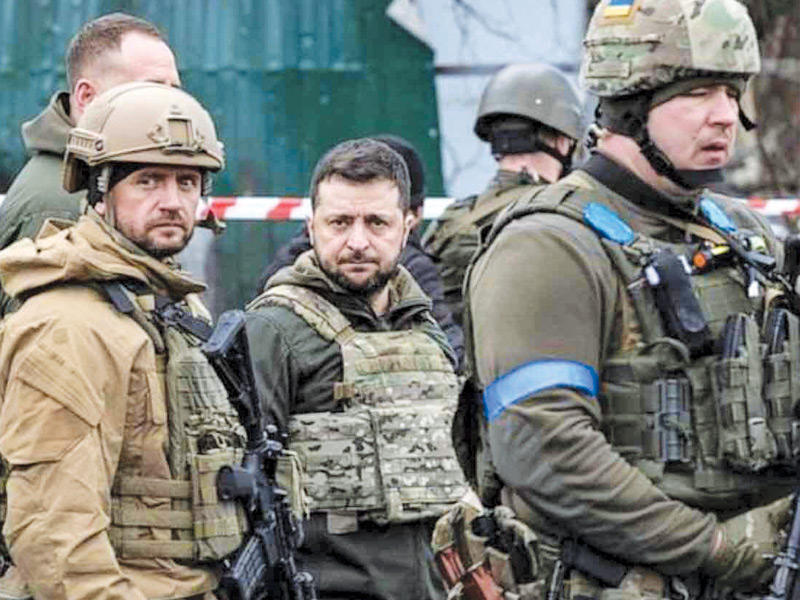 زيلينكسي يزور موقع المجزرة في بوتشا 