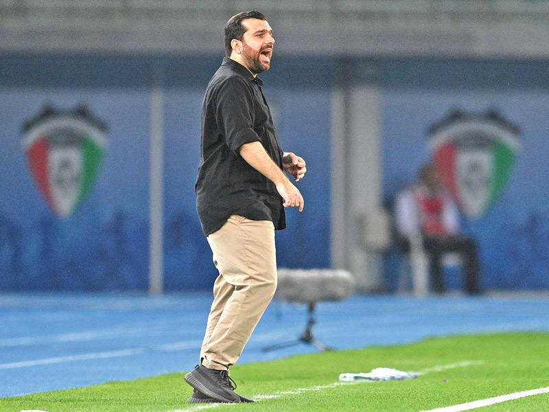 المدير الفني لفريق القادسية لكرة القدم ناصر الشطي