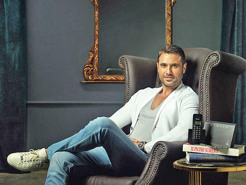 الممثل أحمد عز