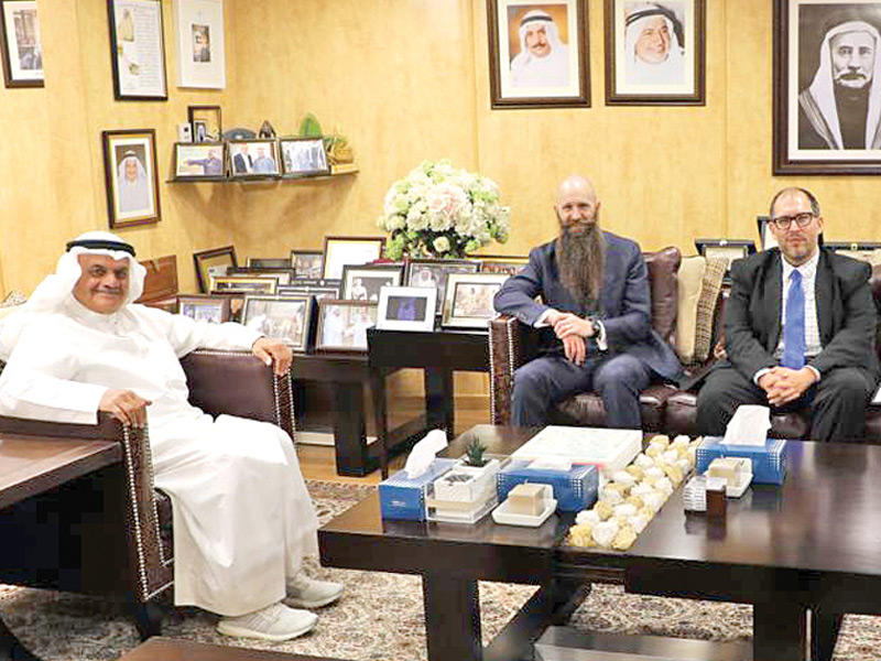 جانب من اجتماع ممثلي بعثة السفارة الأميركية مع شركة المطوع اليوم 