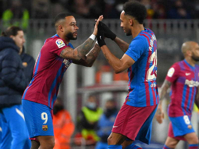 أوباميانغ وديباي نجما برشلونة