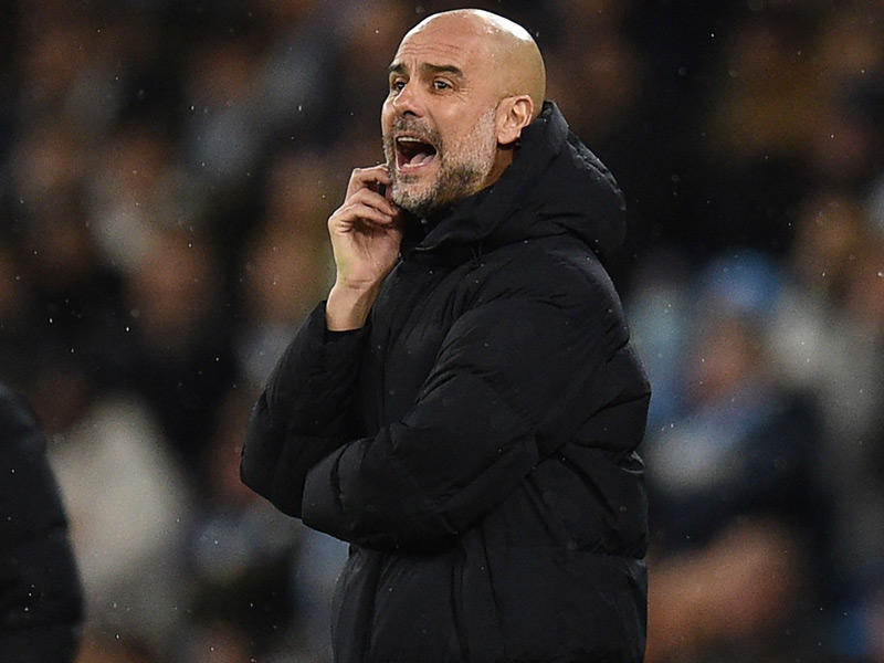 المدير الفني لمانشستر سيتي  غوارديولا