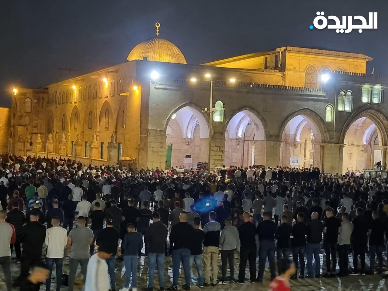 70 ألف فلسطيني يؤدون صلاتي العشاء والتراويح في المسجد الأقصى