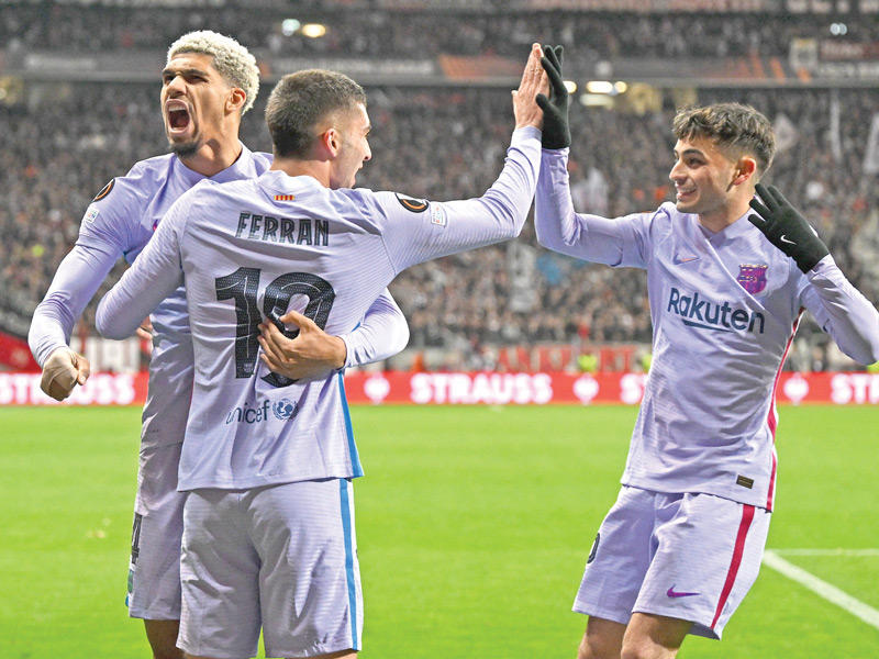 لاعبو برشلونة خلال مباراة سابقة