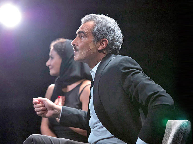 سليمان البسام في مسرحية «آي ميديا» 