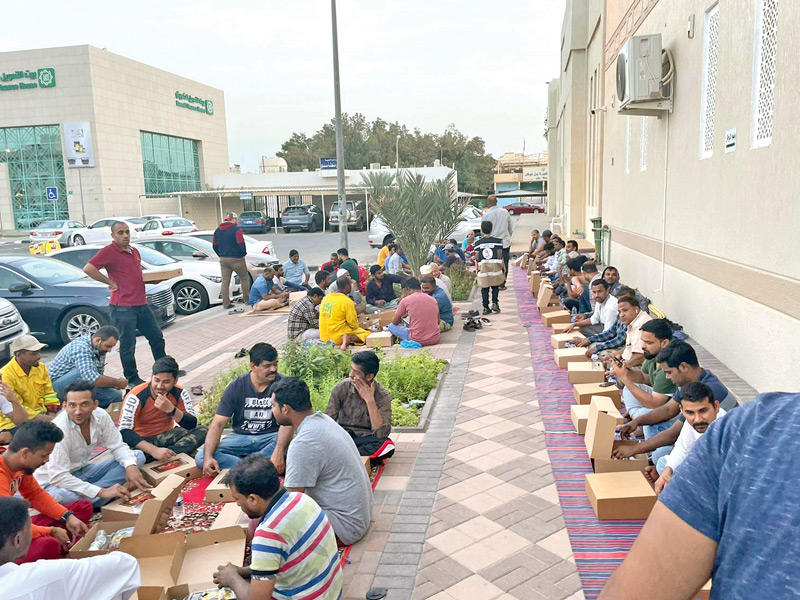 «مبرة العوازم»: مستمرون في تقديم «إفطار الصائمين» 