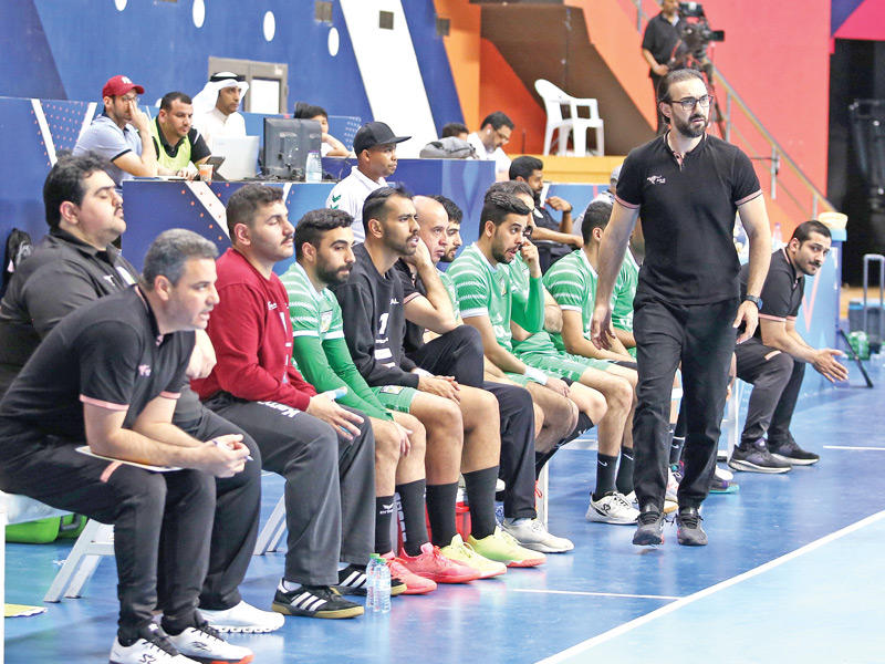 احمد فولاذ مدرب يد العربي مع الفريق