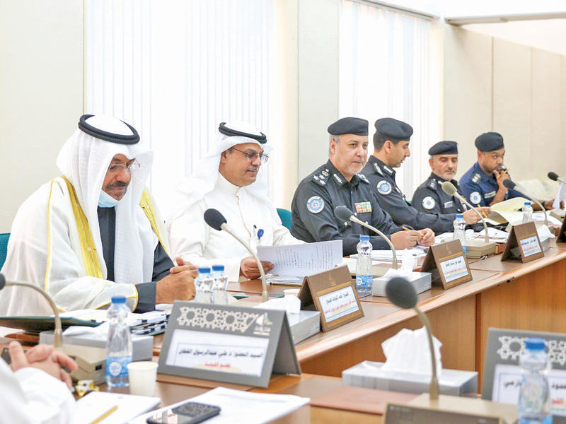 جانب من اللجنة