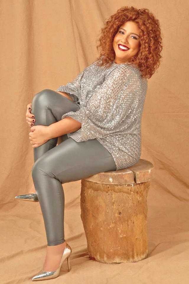 الفنانة مي كساب