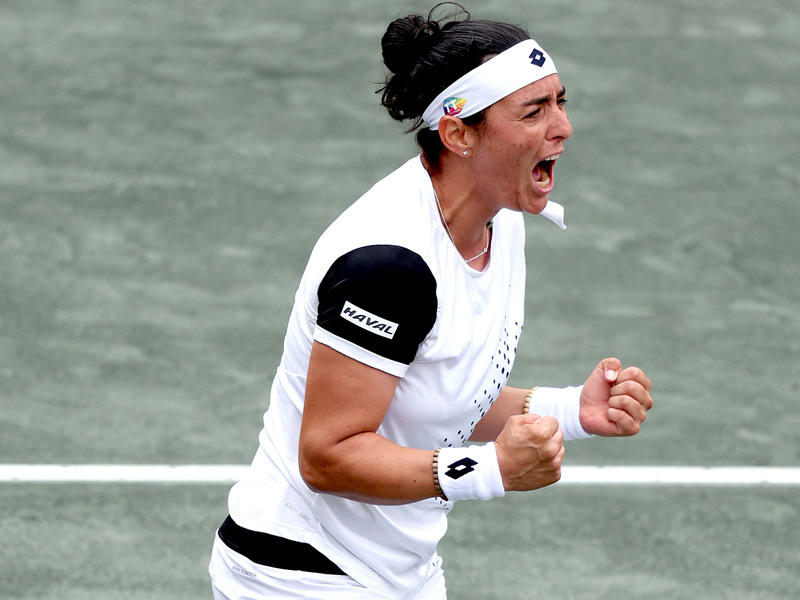 دموع وفرح أنس جابر بعد تأهلها الى نهائي دورة تشارلستون الأميركية لكرة المضرب