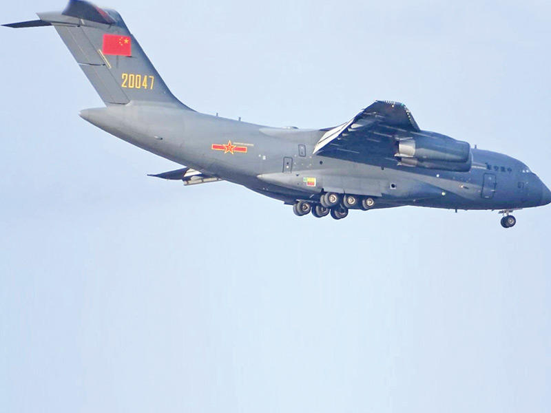 طائرة صينية «واي 20» تستعد للهبوط ببلغراد (موقع The War zone)